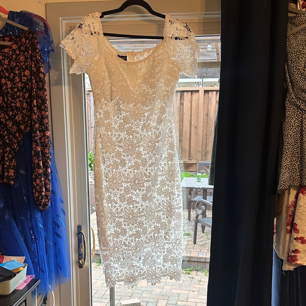 Chic White Lace Wedding Dress